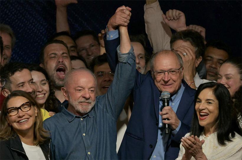 Geraldo Alckmin (rechts von Lula), bisher Vizepräsident, dürfte auch künftig eine wichtige Rolle in der neuen Regierung spielen