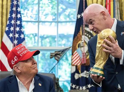 Gianni Infantino erklärt Donald Trump bei Meeting die Favoriten für die Fußball-Weltmeisterschaft