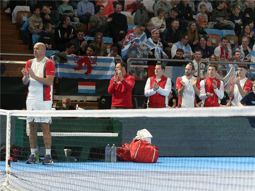 Gilles Muller schaut nach souveränem Tennissieg ernst, kein entspanntes Wochenende in Aussicht