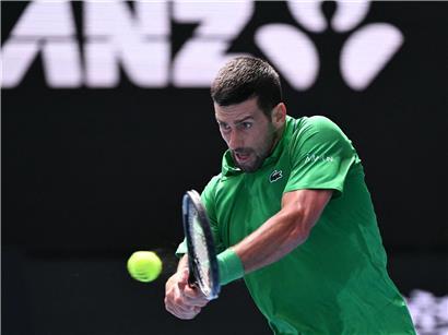 Novak Djokovic zeigt enttäussten Gesichtsausdruck nach Halbfinaleinzug bei Tennisturnier