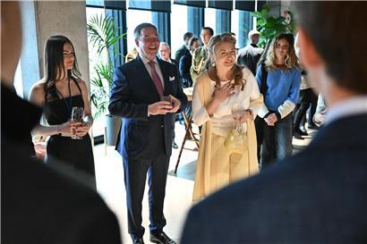 Großherzog Guillaume und Stéphanie im Gespräch mit Luxemburger Studenten an der IE University Madrid