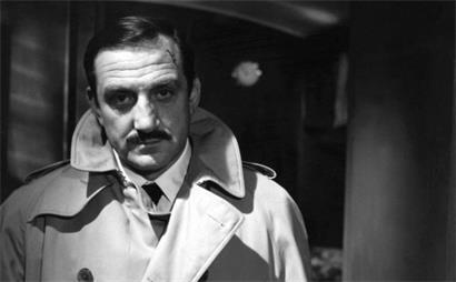 Porträt von Gustave Minda, genannt Gu, dargestellt von Lino Ventura in klassischem Filmstil