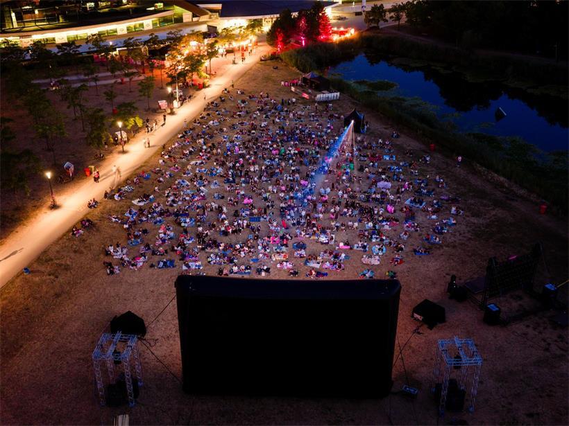 Gut besucht: Eine Vorstellung von „Sunset Cinema“ hier in Luxemburg-Stadt