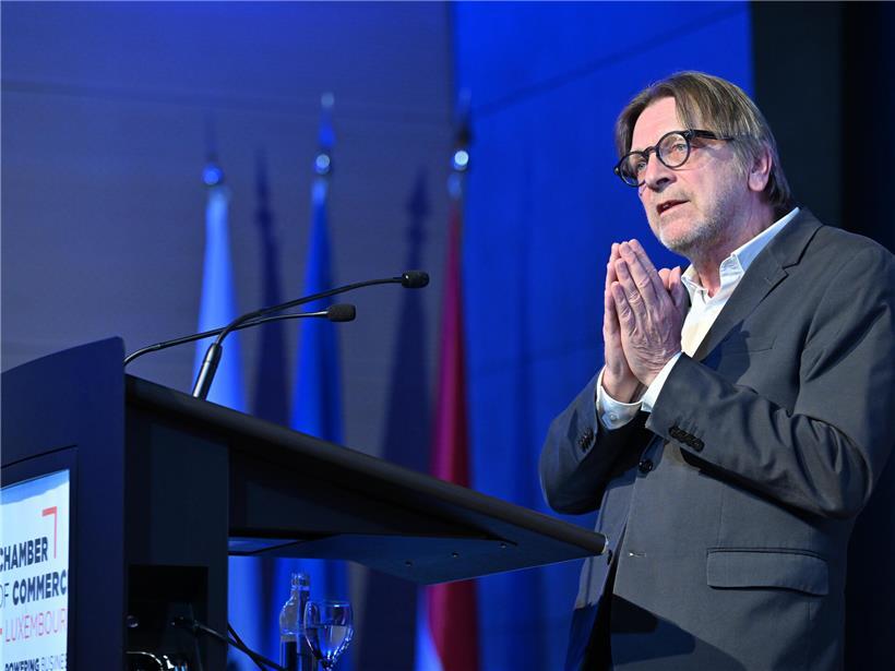 Guy Verhofstadt spricht über globale Herausforderungen und die zunehmende Brutalität in der Weltpolitik