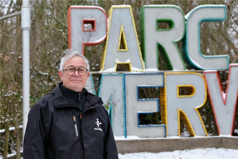 Guy Willems, leitender Tierarzt im Tierpark seit 2003, bei der Versorgung von Tieren im Park