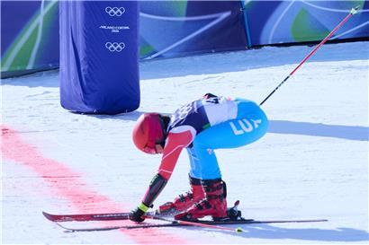 Gwyneth ten Raa erreicht als 30. das Ziel beim Skiwettbewerb in Cortina d’Ampezzo