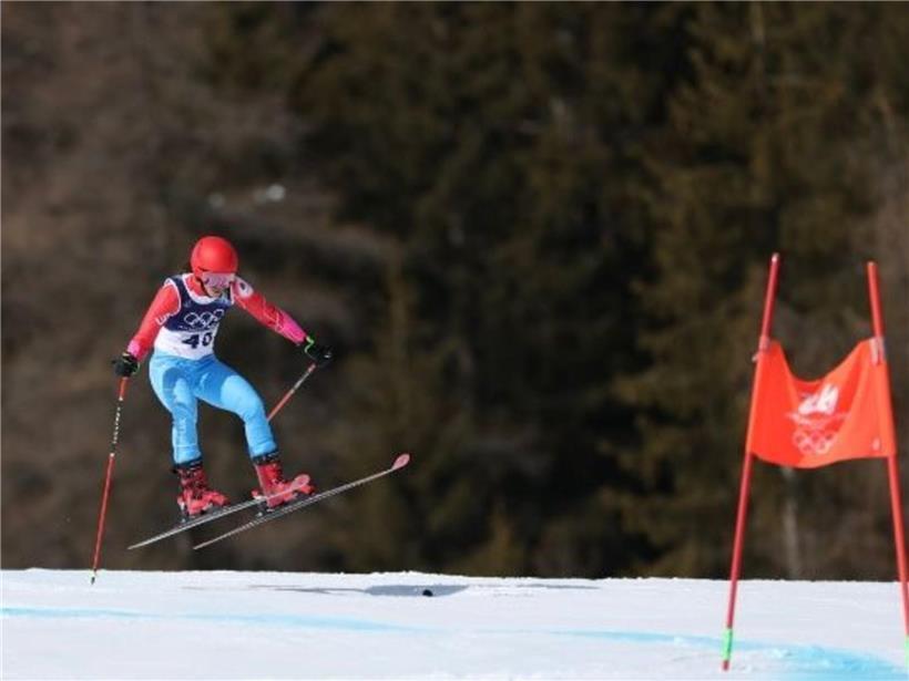 Gwyneth ten Raa beim starken Riesenslalom Lauf im Skirennen, dynamisch und fokussiert auf der Piste