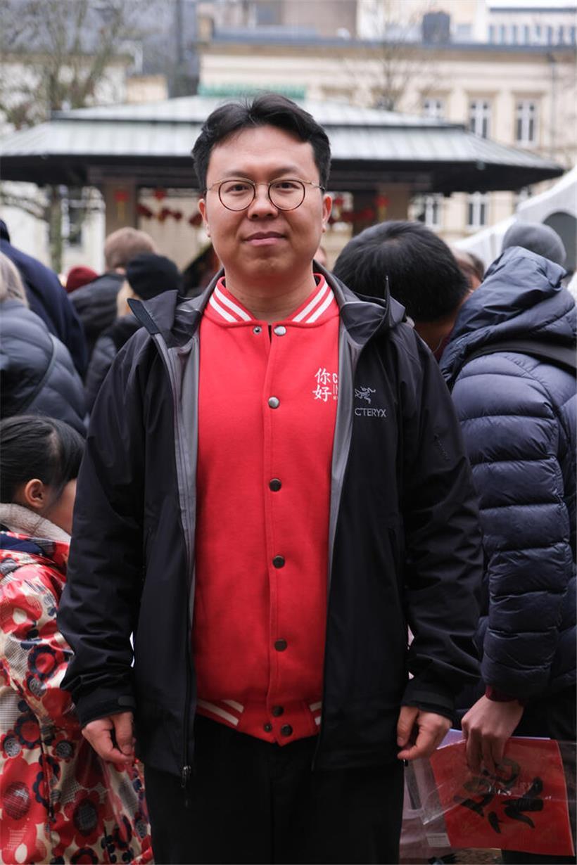 Chinesisches Neujahr 2026 in Luxemburg: Das Jahr des Feuerpferds bringt Bewegung in die Oberstadt Hao Wu, Direktor des Institut Confucius Luxemburg, koordiniert traditionelle chinesische Neujahrsfeierlichkeiten in Luxemburg