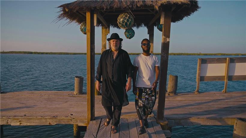 Serge Tonnar und Adee hinter den Kulissen von „La même destination“ im Studio bei Musikproduktion