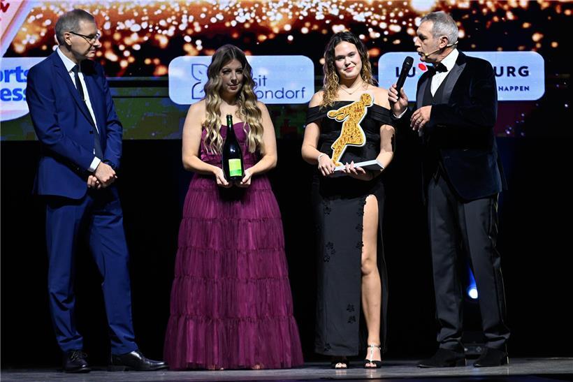 Lea Tonus erhält im Dezember den Preis als beste Nachwuchssportlerin von Sportspress.lu überreicht