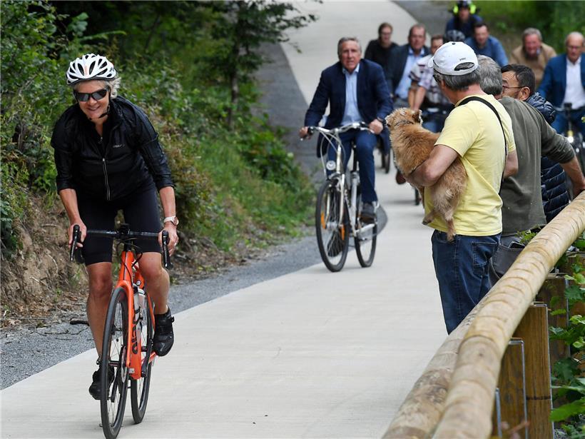 „Eine absolute Fachfrau“ Einweihung des Radwegs Wiltz-Kautenbach im Juli 2021 mit Mobilitätsminister François Bausch und grüner Nachhaltigkeit