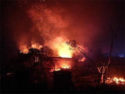 Im Südosten Frankreichs wird ein Haus von einem Feuer zerstört