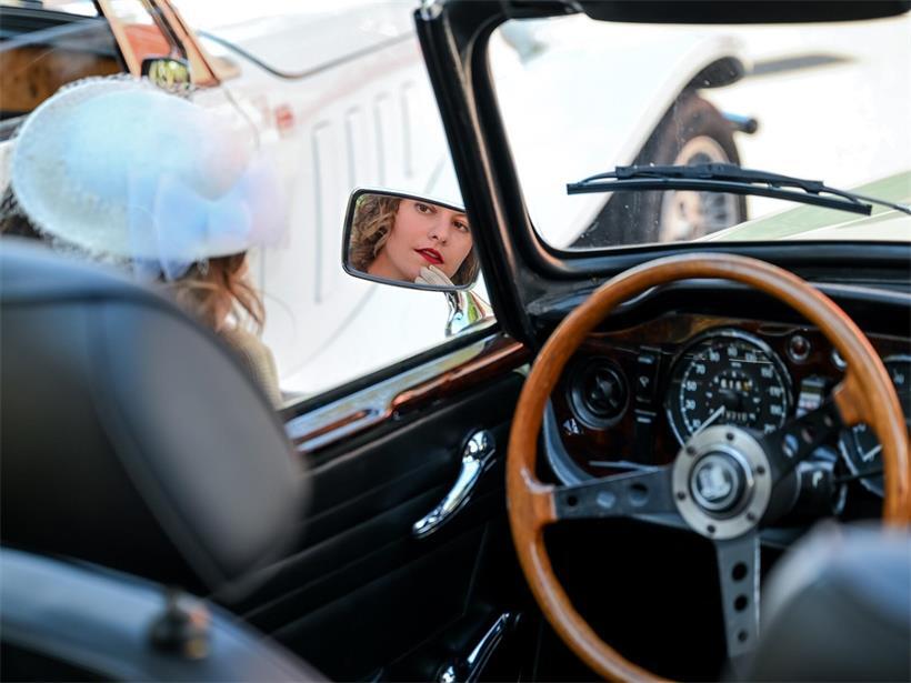 „Le gendarme? C’est toute l’humanité!“: Das Kiwanis-Oldtimerfestival steht im Zeichen von Louis de Funès In Lasauvage treffen historische Fahrzeuge auf Mode und Details ihrer Zeit