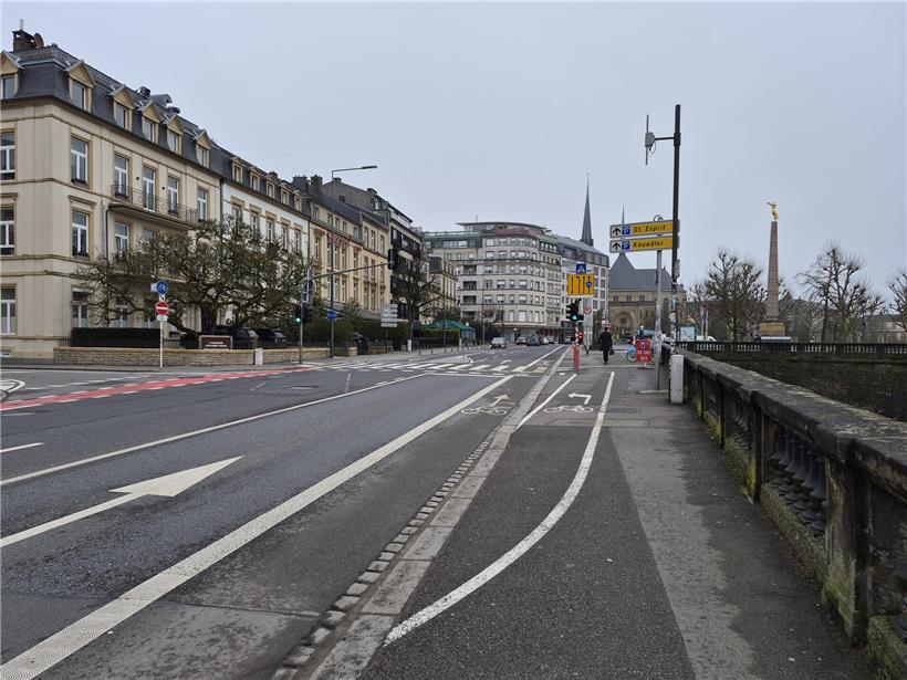 Fahrradfahrer fahren künftig auf der rechten Straßenseite in beide Richtungen – neue Verkehrsregelung für mehr Sicherheit