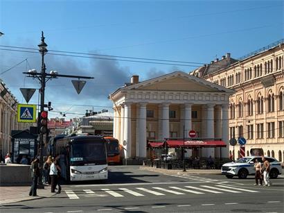 Rauchwolken über den Straßen von St. Petersburg nach Angriff ukrainischer Drohnen am Tag