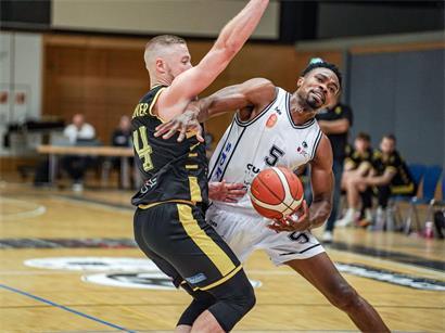 In einem hart umkämpften Spiel feierten Jimmie Taylor und der T71 in der zweiten Halbzeit ein beeindruckendes Comeback