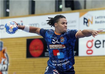 Itua Etute jubelt nach 37 Toren in den ersten drei Spielen der Titelgruppe Fußball