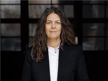 Autorin Jina Khayyer präsentiert Debütroman „Im Herzen der Katze“ auf Buchmesse