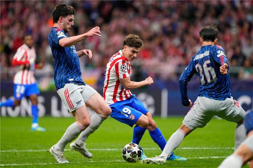 Julian Alvarez erzielt nach der Halbzeitpause den Ausgleich für Atlético Madrid im Fußballspiel