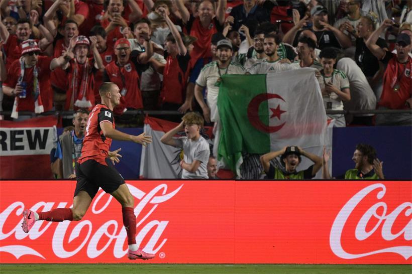 Sasa Kalajdzic jubelt nach seinem schnellen Ausgleichstor zum 3:3 für Österreich nach Einwechslung im Fußballspiel