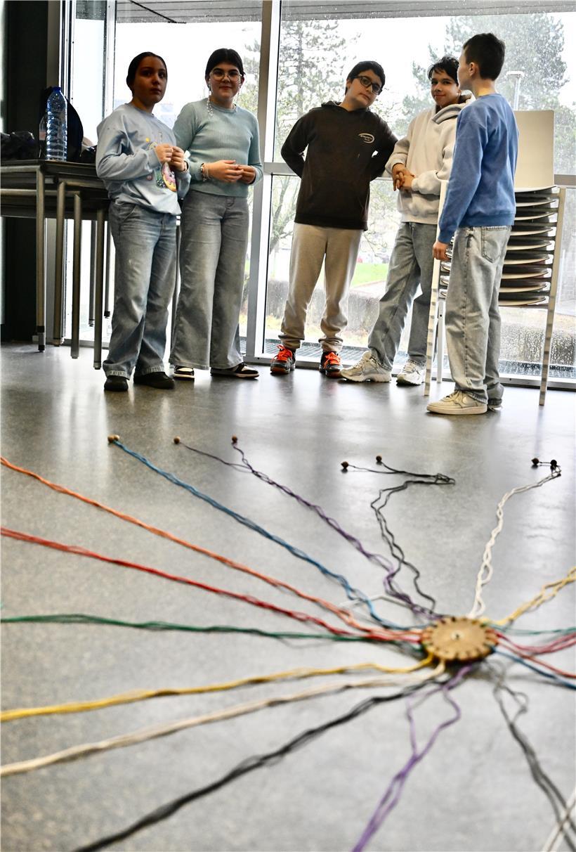 Kinder bei der interaktiven DigiRallye im Forum Geesseknäppchen, spielen und lernen digital mit Tablets und Spaß