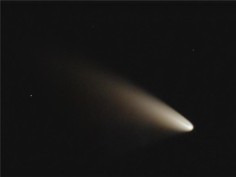 Komet Panstarrs (C/2011 L4) mit langem Schweif von 120.000 km, entdeckt im Jahr 2011 am Nachthimmel
