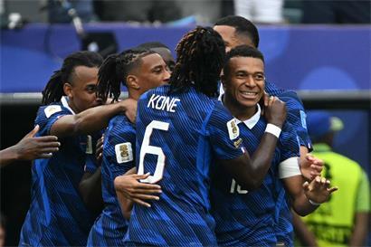 Kylian Mbappé erzielt zweiten Doppelpack in der WM, französischer Stürmer feiert herausragende Torleistung