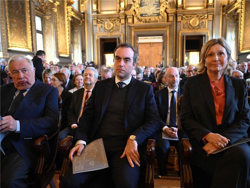 Premier ministre Sébastien Lecornu mit Gérard Larcher und Yaël Braun-Pivet bei der schwierigen Winter-Rentrée in Frankreich