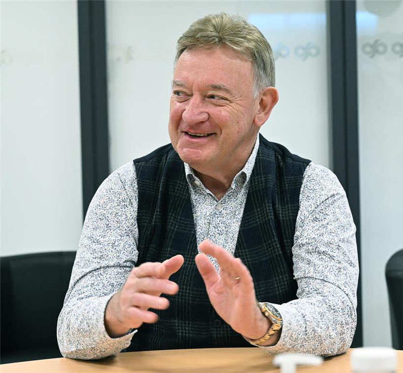 Jean-Paul Schmitz, langjähriger Direktor und Gründer des familiengeführten Betriebs, porträtiert in seinem Büro