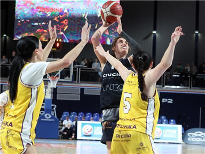 Lauren Van Kleunen erzielt 20 Punkte als Topscorerin in einem spannenden Basketballspiel