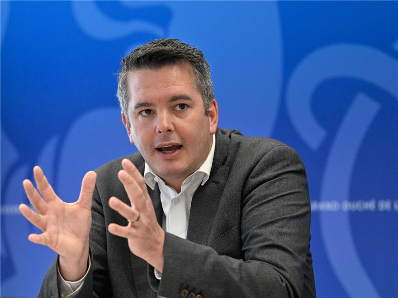 Energieminister Lex Delles (DP) spricht über Regierungsvorbereitung auf mögliche Tripartite und Indextranchen in Luxemburg