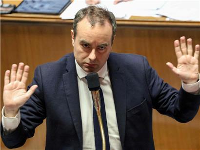 Sébastien Lecornu, französischer Premierminister, bei der Budgetdebatte im Parlament, politisch gestärkt und entschlossen.