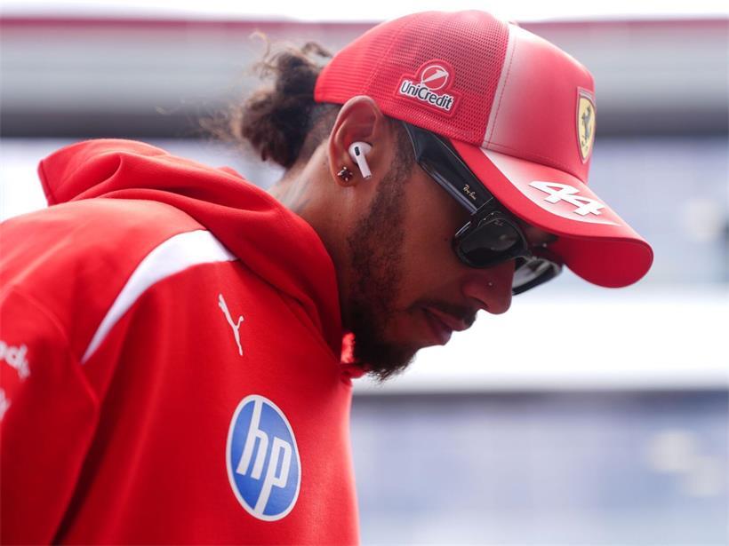 Lewis Hamilton hat eine Menge Selbstvertrauen getankt und zeigt sich dabei angriffslustig