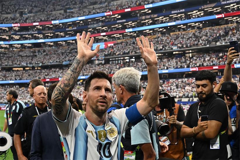 Lionel Messi feiert mit Argentinien den Sieg gegen Österreich am Samstag im Fußballspiel