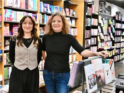 Lisa Wehr und Anne Diderich als eingespieltes Team bei der Zusammenarbeit im Laden