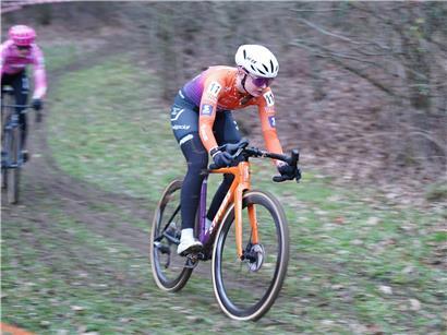 Liv Wenzel vor Team-Staffel und Espoirs-Rennen, gut in Form trotz Rückenproblemen