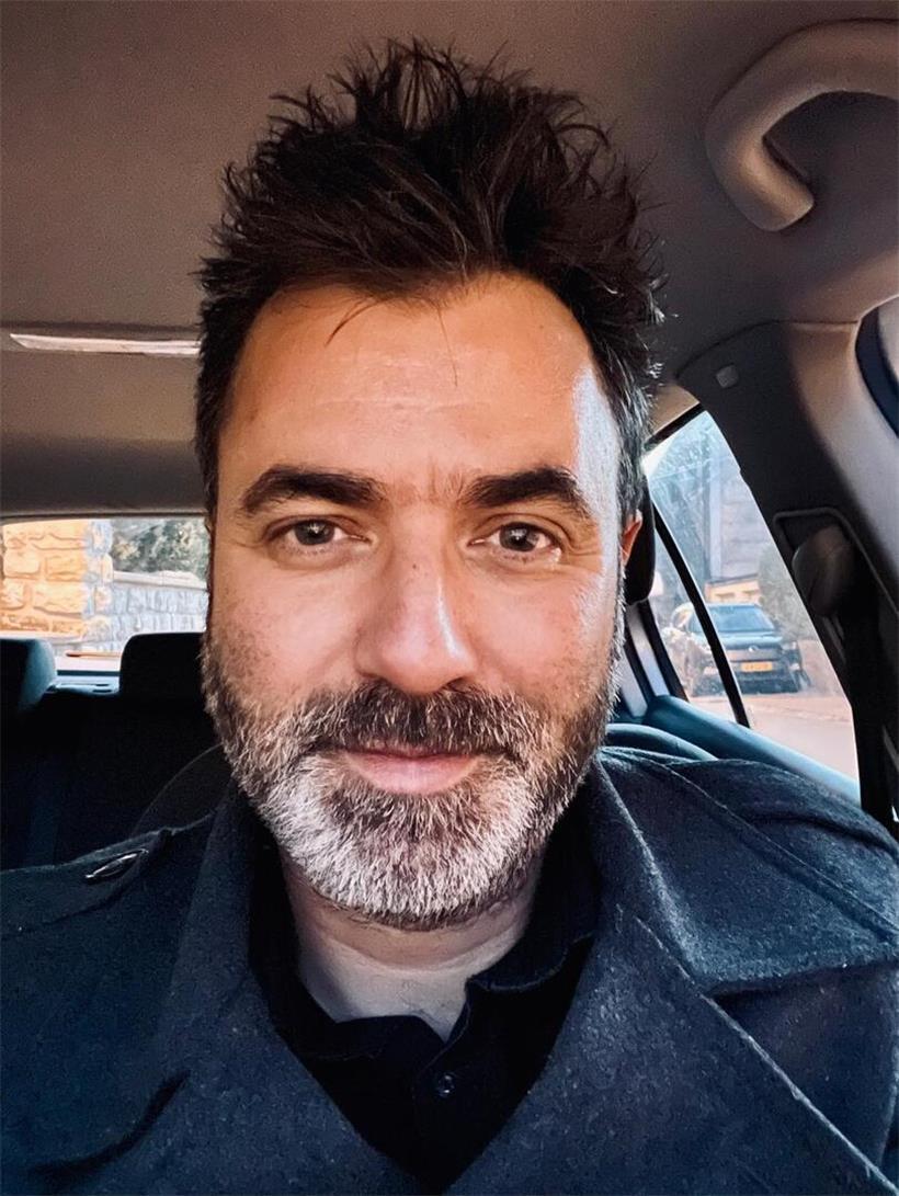 Loïc Collignon komponiert Filmmusik im Studio und prägt die musikalische Identität des Films.