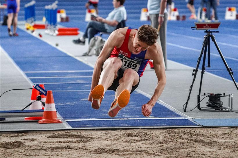 Louis Muller beim Sprint, fokussiert auf den Landesrekord im Leichtathletik-Wettkampf
