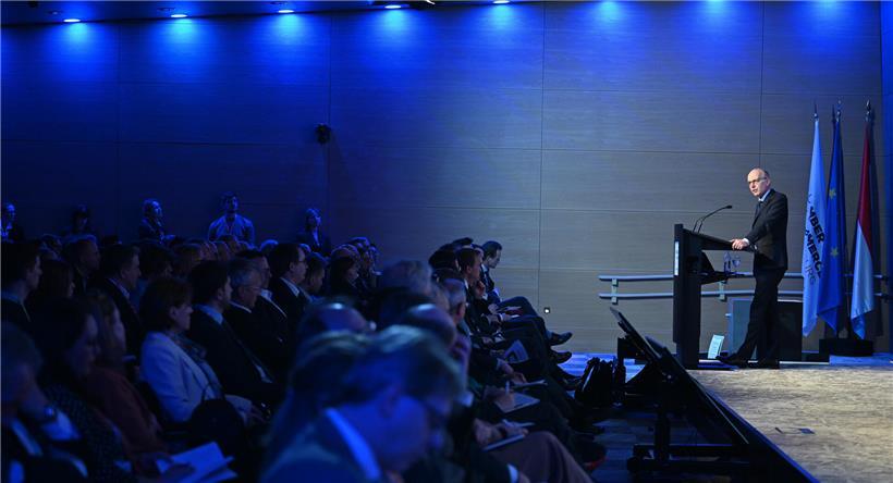 Luc Frieden spricht über globalen Wettbewerb als Schlüssel für Fortschritt und Innovation in Wirtschaft und Technologie