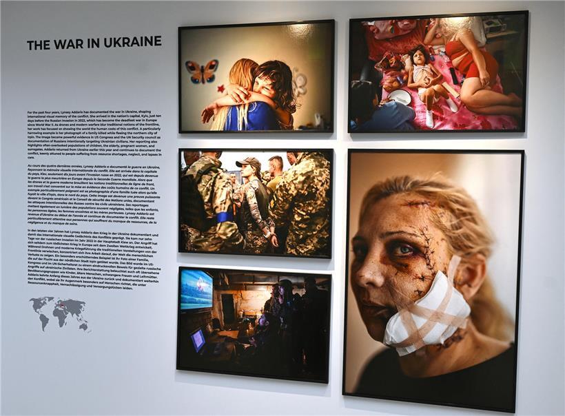 Lynsey Addario fotografiert den Ukraine-Krieg, Ausstellung ihrer Bilder im MNRDH Museum gezeigt