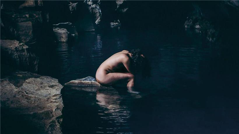 Maeve Moayedi rend hommage à la nature - et à la femme