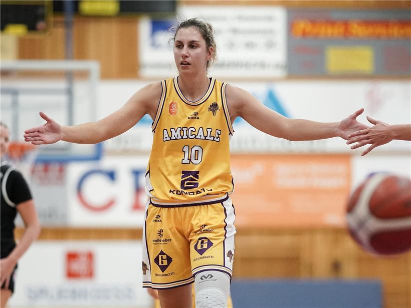 Mandy Geniets in Steinsel Trikot beim Fußballspiel nach Wechsel von Düdelingen vor Saisonstart
