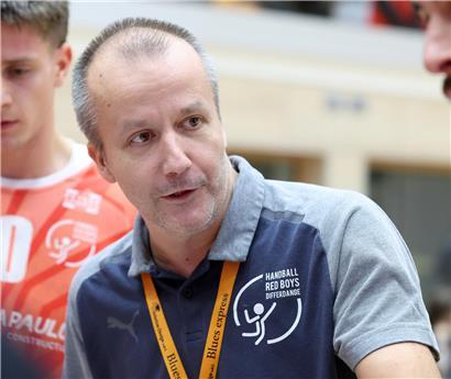 Marc Breser als neuer Cheftrainer der Red Boys Mannschaft im Sommer 2024 beim Training