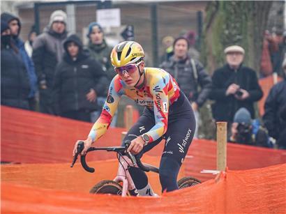 Marie Schreiber beim Start des Weltcup-Rennens in Benidorm am Sonntag, Laufsport, Wettkampf, Outdoor