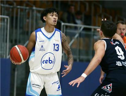 Marvin Saldana beim Fußballspiel gegen Esch, Chance zur Leistungsbewertung auf dem Spielfeld