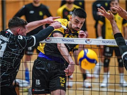 Mateja Gajin und Strassen kämpfen in spannendem Spiel um Sieg gegen Diekirch auf dem Fußballplatz