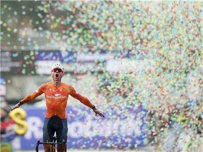 Mathieu van der Poel fährt entschlossen beim Radrennen in Hulst, siegt souverän am Sonntag