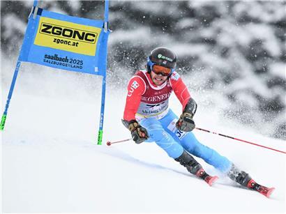 Matthieu Osch mit 3S-Tech Sponsorenlogo auf Sportbekleidung bei Outdoor-Event