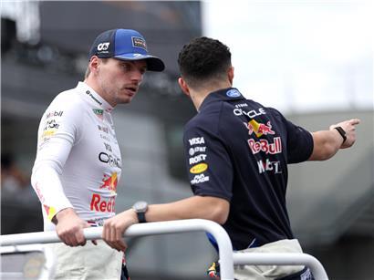 Max Verstappen enttäuscht am Steuer seines Formel-1-Rennwagens ohne Fahrspaß aktuell bei Rennen