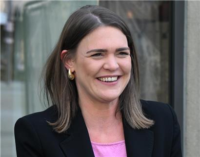 Maxime Miltgen lächelt selbstbewusst und zeigt positive Einstellung gegenüber neuer Herausforderung und Kritik